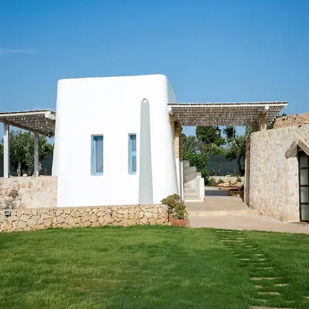 Willa Detached Trullo Estate In Torre Suda *
